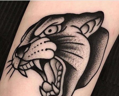 线条小臂黑豹纹身图案