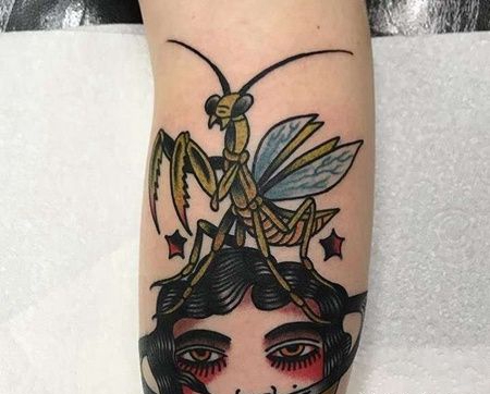 Old School小臂女人螳螂纹身图案