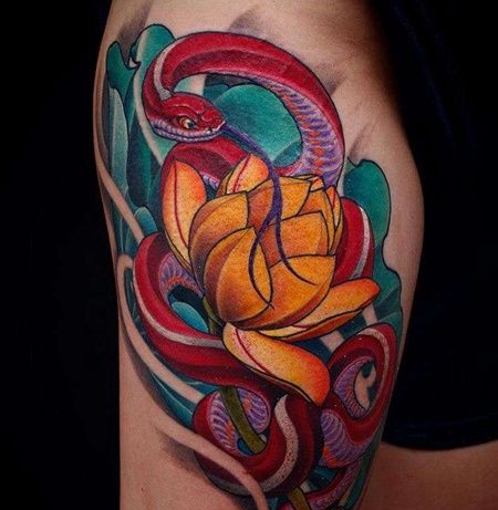 新传统大腿蛇纹身图案