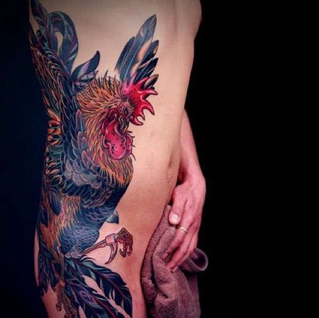 新传统侧腰公鸡纹身图案