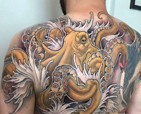 New School后背章鱼纹身图案