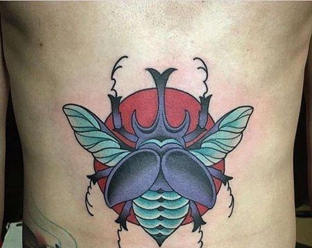 Old School腹部甲虫纹身图案