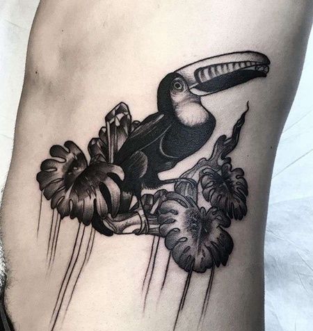 New School侧腰鸟纹身图案