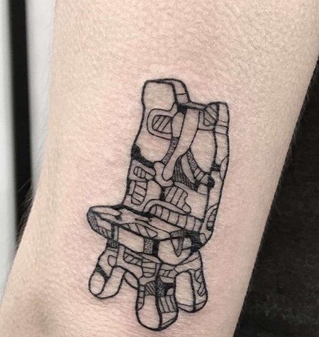 线条大臂椅子纹身图案