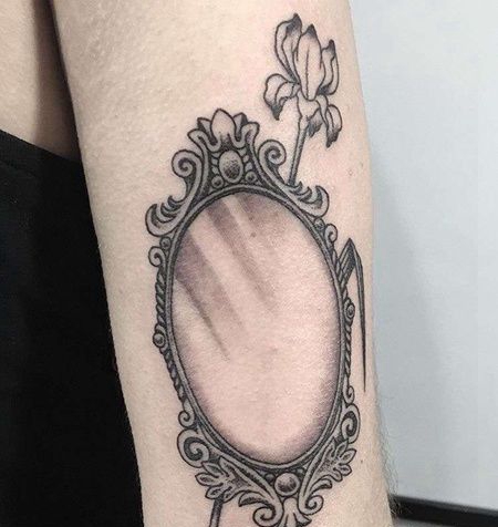 小臂镜子纹身图案