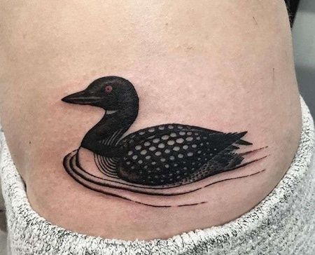 侧腰鸭子纹身图案