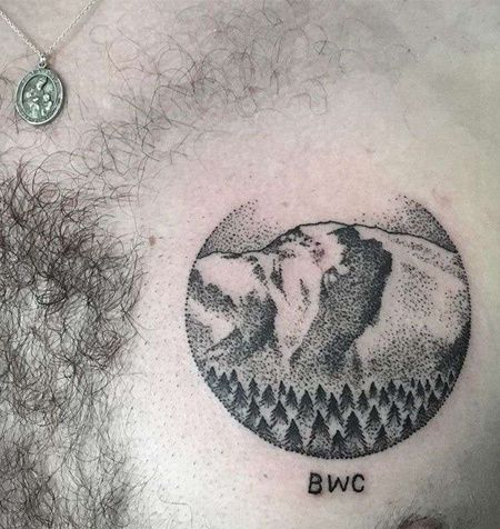 点刺前胸雪山纹身图案