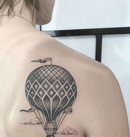 后背热气球纹身图案