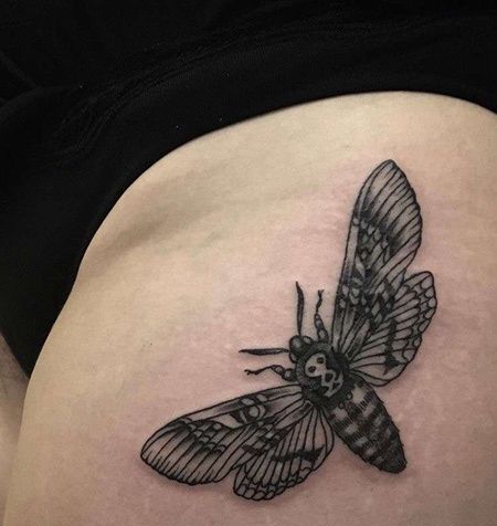 线条大腿蛾子纹身图案