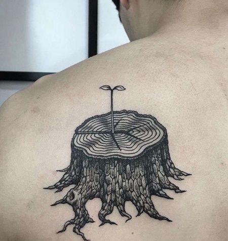 后背树桩纹身图案
