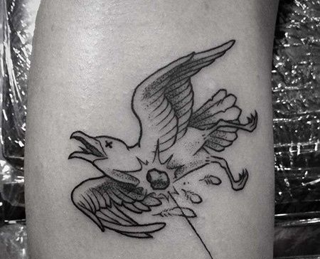 线条大腿海鸥纹身图案