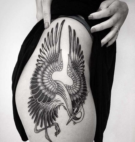 大腿鹤纹身图案