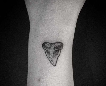 小清新小臂牙齿纹身图案