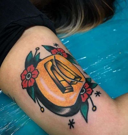 Old School大臂布丁纹身图案