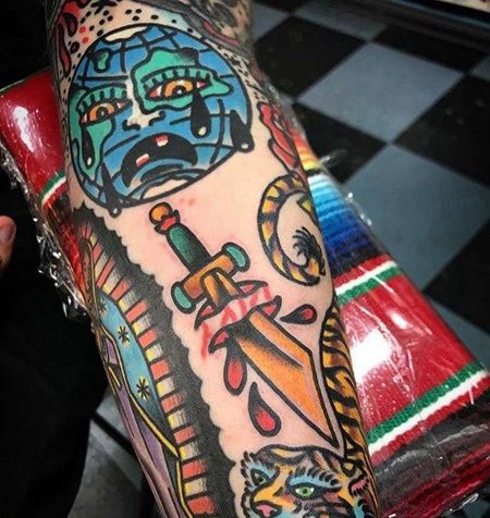 Old School小臂刀纹身图案