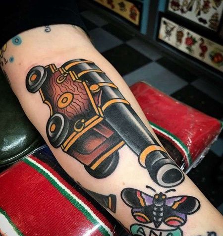 Old School小臂大炮纹身图案
