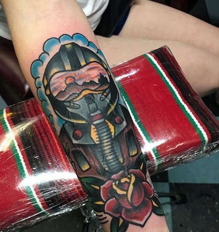 Old School小臂人像玫瑰纹身图案