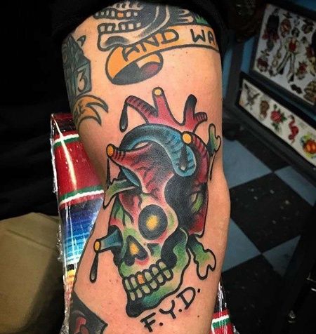 Old School小臂骷髅心脏纹身图案