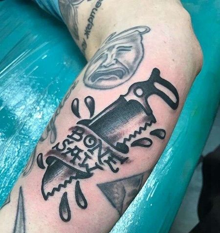 Old School小臂锯纹身图案
