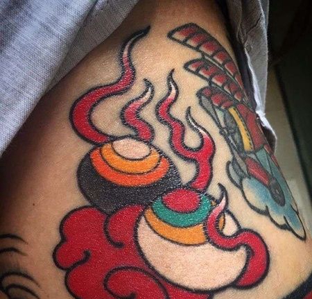日式大腿火纹身图案