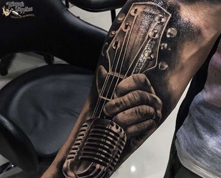 写实小臂手吉他麦克风纹身图案