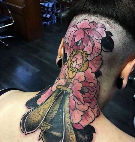 New School后颈牡丹开瓶器纹身图案