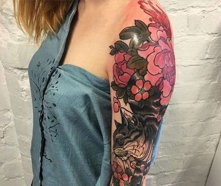 New School大臂猫牡丹纹身图案