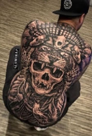 霸气的9款欧美黑灰大满背纹身作品图案