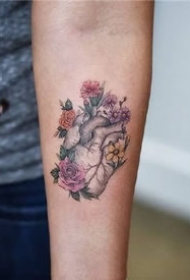 一组可爱风格彩色女生小纹身图案