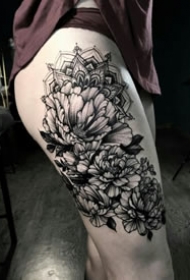 一组男生和女生不同款的黑灰点刺纹身