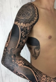 一组几何手臂男士纹身图案