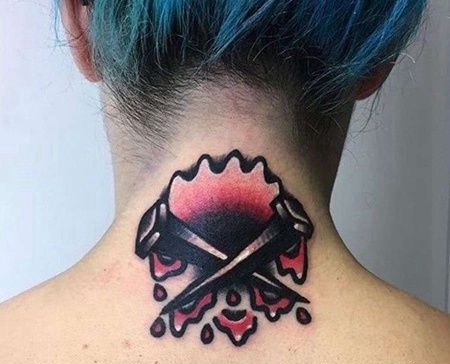 New School后颈钉子纹身图案