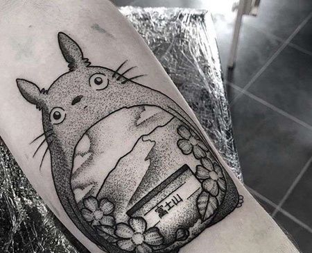 卡通大腿龙猫纹身图案