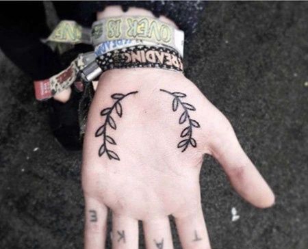 小清新手心叶子纹身图案