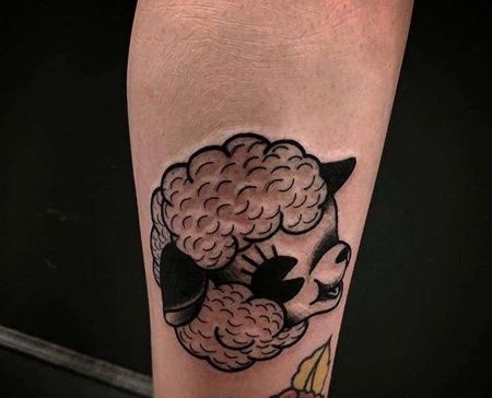 小腿羊纹身图案