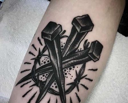 Old School小腿钉子纹身图案