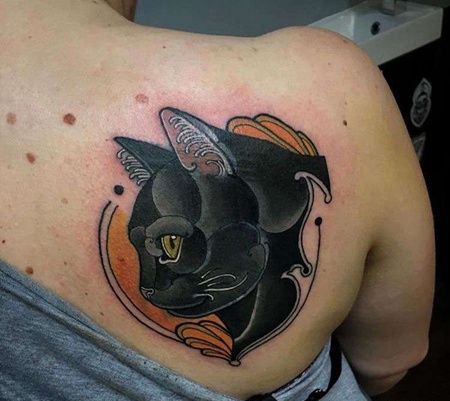New School后背猫纹身图案