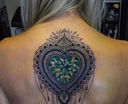 几何后背宝石纹身图案