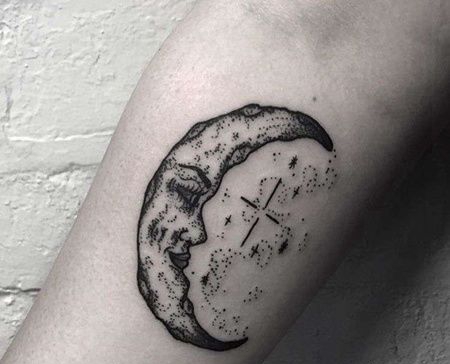 点刺小臂月亮纹身图案
