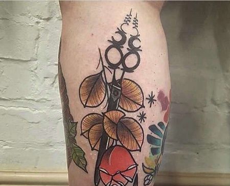 New School小腿剪刀玫瑰纹身图案