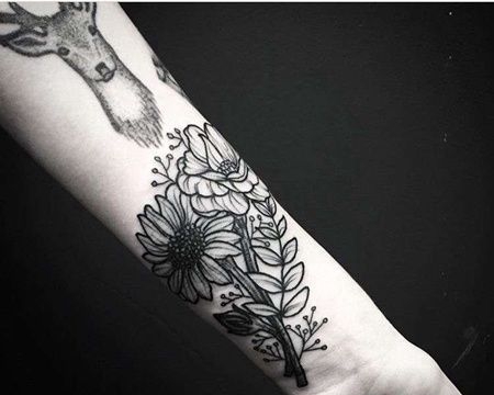 线条小臂向日葵纹身图案