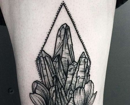 点线大腿石头纹身图案