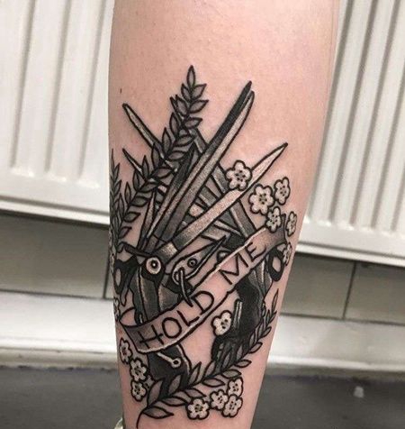 Old School小腿剪刀手纹身图案