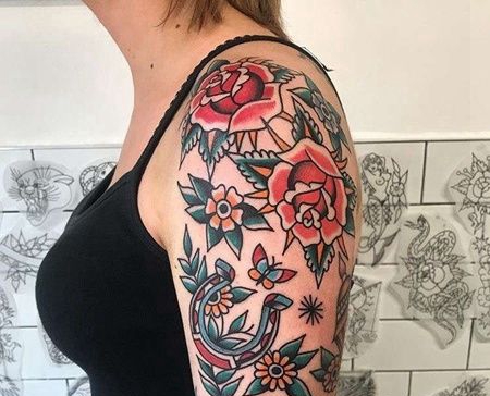 Old School大臂玫瑰马蹄铁纹身图案