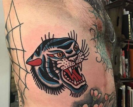 Old School侧腰老虎纹身图案