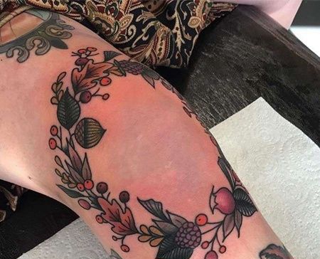 Old School膝盖花卉叶子纹身图案