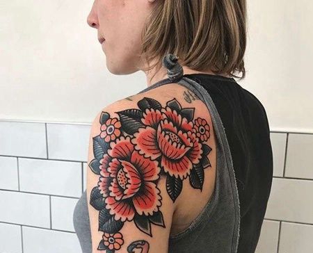 Old School大臂后肩花卉纹身图案