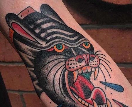 Old School胳膊黑豹纹身图案