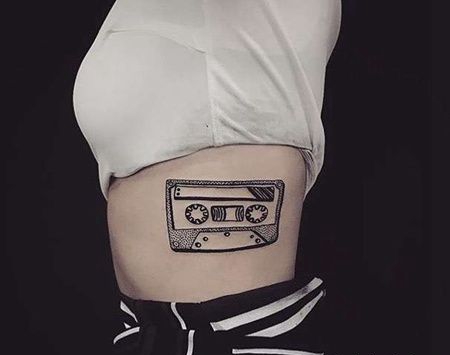 Old School侧腰卡带纹身图案