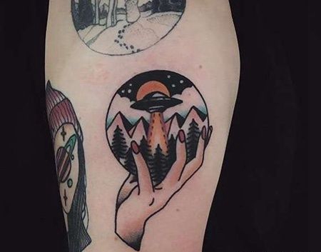 大臂手雪山纹身图案